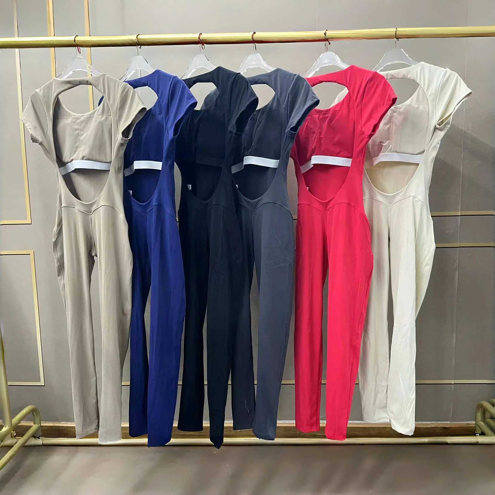 Womens one-piece yoga jumpsuit with short sleeves and open cut slim fit sportswear tight fitting and quick drying buttocks lifting gym fitness clothin