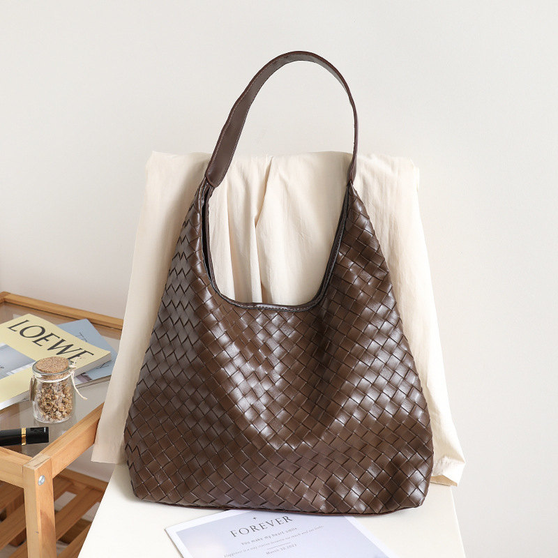Korean Casual Large Capacity Tote Women's Textured Soft Leather Single Shoulder Armpit Bag, Niche Versatile Woven Mother And Child Bag Trend
