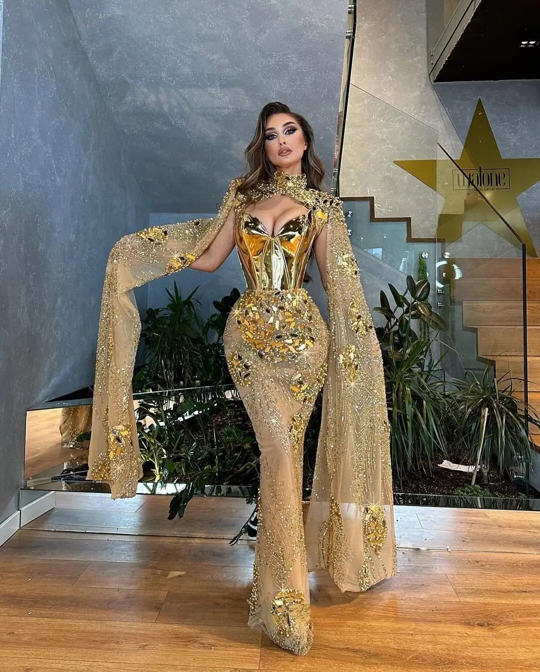 Evening Dresses High Collar Long Sleeves Gow Sequins Appliques Sweep Train Party Customized Dress
