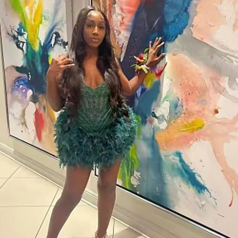 Short Mini Glitter Gold Diamonds Feather Prom Dresses 2025 Black Girls Beaded Crystal Rhinestones Birthday Party Cocktail Dress Special Occasion Gown