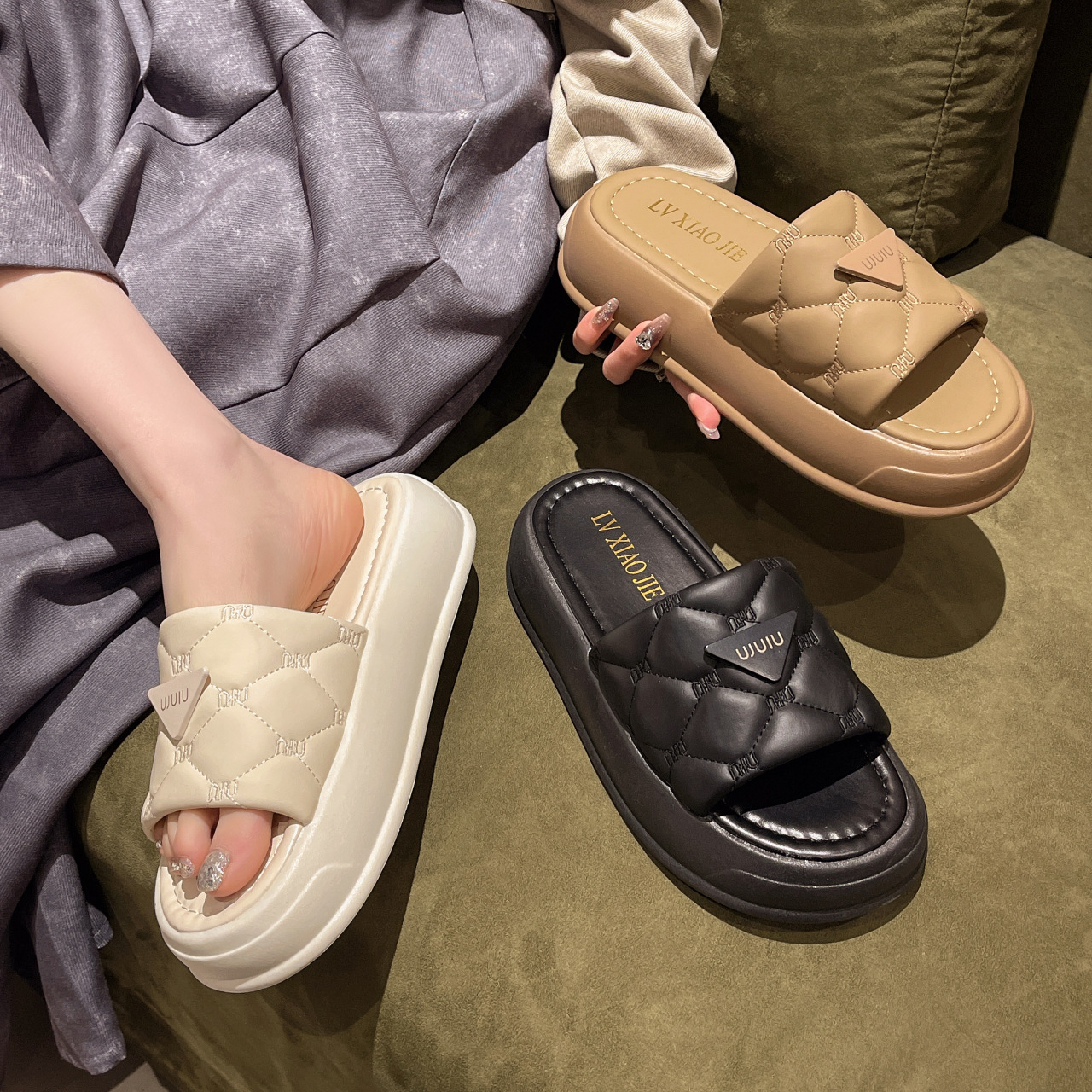 designer shoes 2025 new Women's Poop-Stepping Sensation Slippers for Spring and Summer with Advanced Design Sense Soft Sole Anti-Slip Thick Sole 