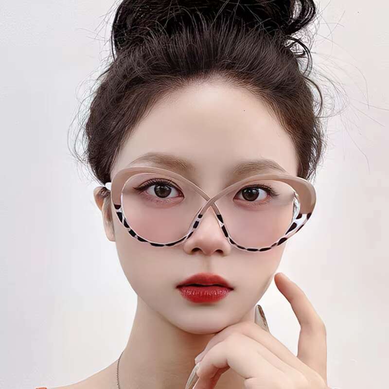 Stylish Blue Light Defender Sunglasses with Clear and Distortion-Free Lenses