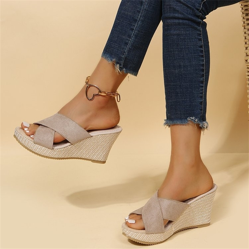 free shipping 2025 new Slippers designer Thick base height increase Slope and hemp rope Peep Toe sandals for women black