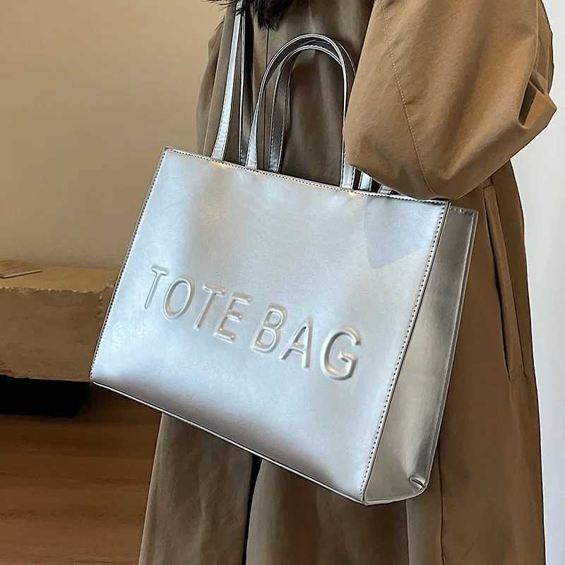 Top Quality Brand High Quality New Style Free Delivery Designer Bag Large Capacity Fashionable With Letter Print Fashion Solid Color Simple Crossbody 