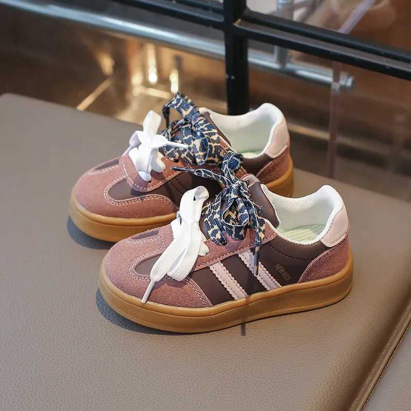 Childrens sports shoes girls shoes suede splicing childrens hook and loop lace casual shoes spring 2025 girls and boys coach 26-36T250322