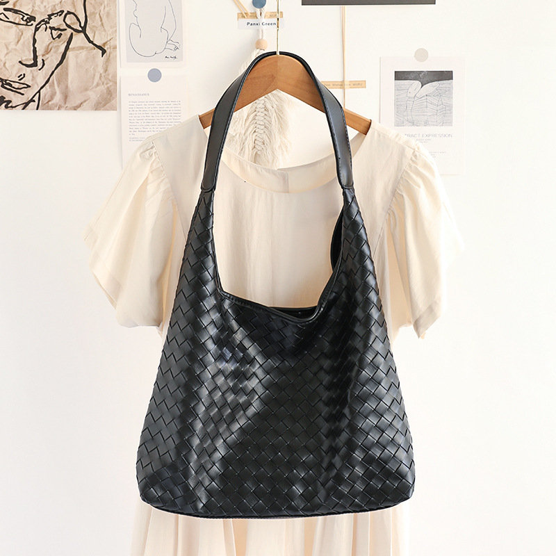 Korean Casual Large Capacity Tote Women's Textured Soft Leather Single Shoulder Armpit Bag, Niche Versatile Woven Mother And Child Bag Trend