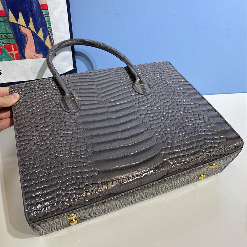 Bags2025 New Crocodile Pattern Fashionable and Versatile Cross Single Shoulder Handheld Big Women's Bag