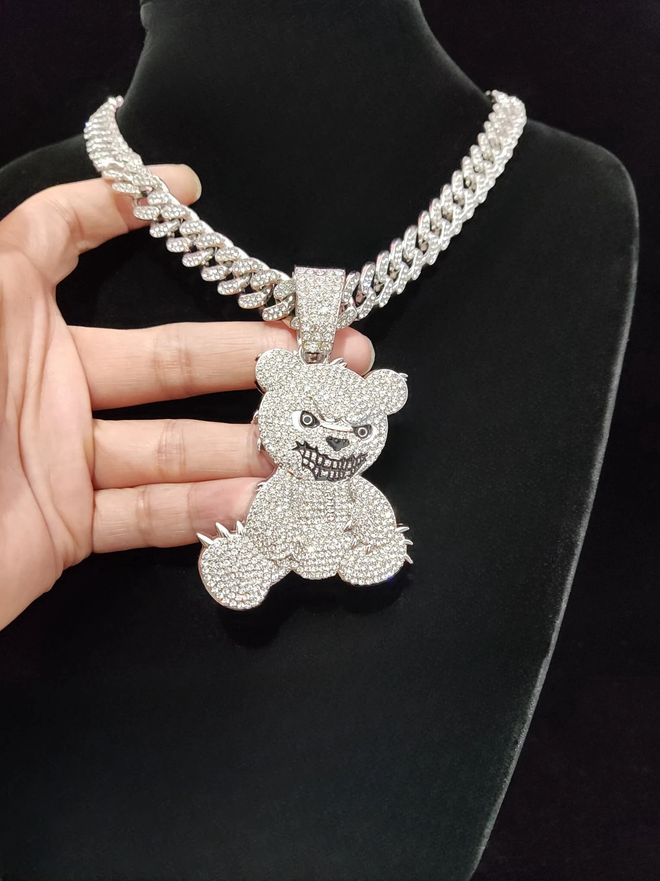 2024 Hip Hop Bear Pendant Necklace for Men and Women Ice Sparkling Jewelry Fashion Gift 250313