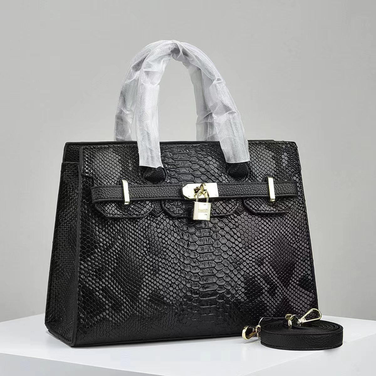 Fashionable temperament, texture, new style, trendy handbag, mom's and women's bag, single shoulder crossbody bag