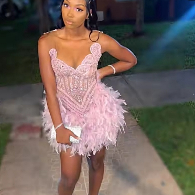 Short Mini Glitter Gold Diamonds Feather Prom Dresses 2025 Black Girls Beaded Crystal Rhinestones Birthday Party Cocktail Dress Special Occasion Gown