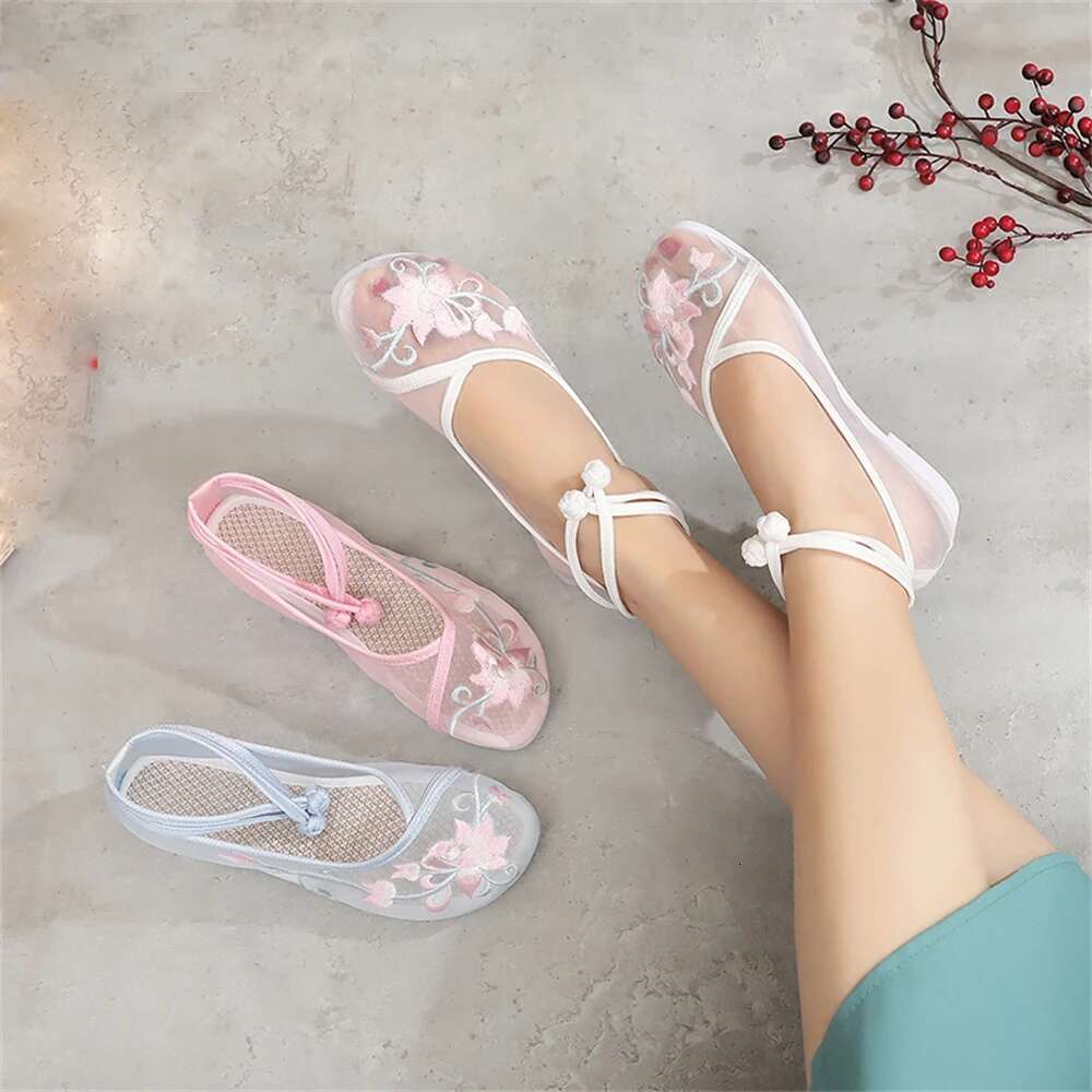 2025 New Women's Mesh Hanfu Shoes Summer Breathable Embroidered Flat Shoes Soft Anti slip Sandals Designer Women's Trendy Casual Shoes1