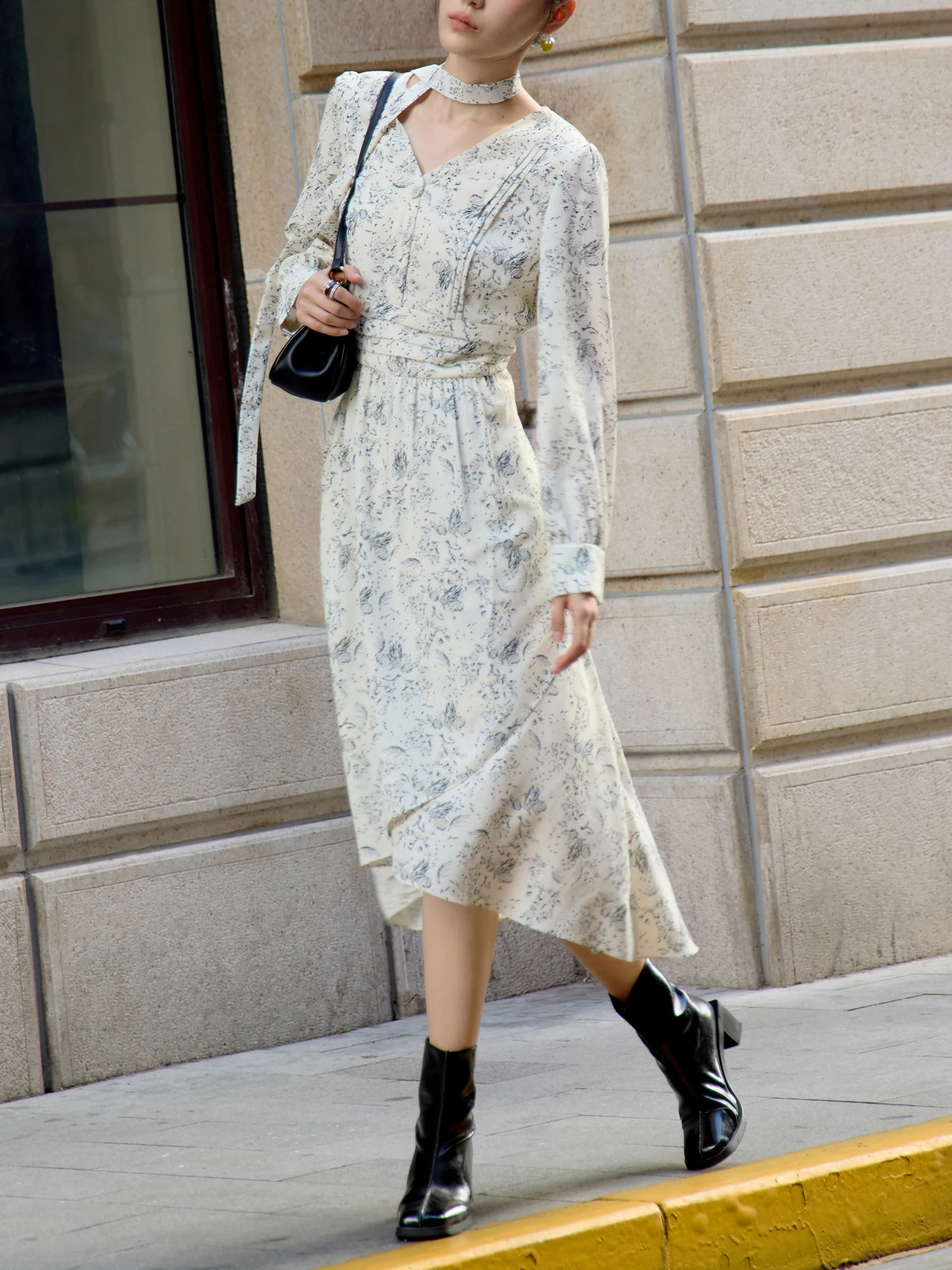 DUSHU Womens Ribbon Decorated Pleated Printed Dress Autumn Classic V-neck Elegant Long Dress 24DS83319 250322