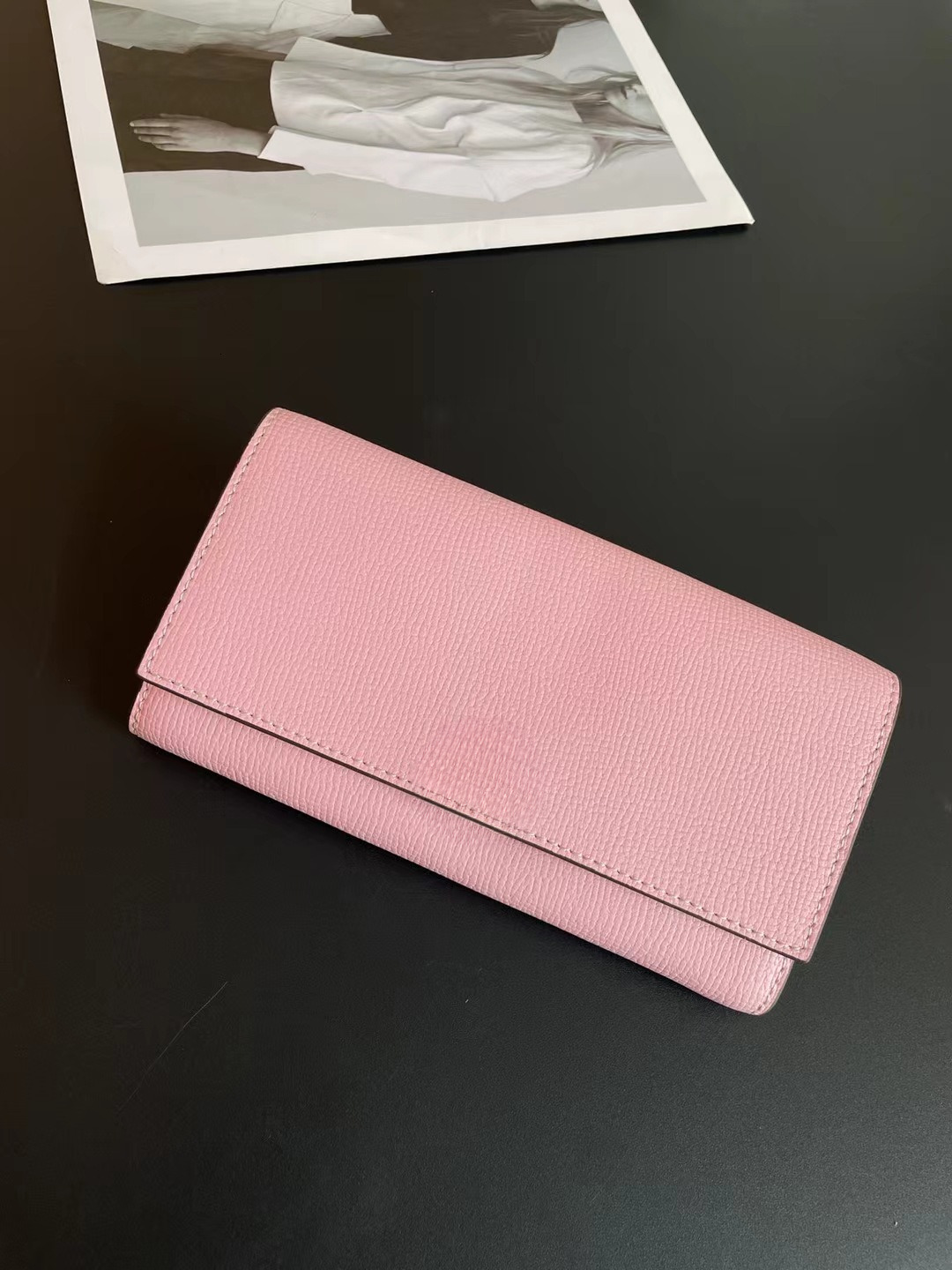 2025 New Genuine Leather Long Wallet with Two Fold Handheld Fashionable Hollow Flower Pattern Block shaped Wallet Designer Women's Color blocked 
