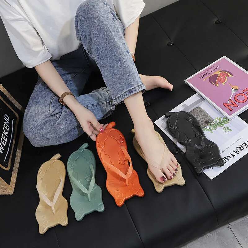 2025 New Summer Beach Ladies Cat shaped Designer Girls Cute Anti slip Thick heeled Sandals Cute Outdoor Slippers Bathroom1