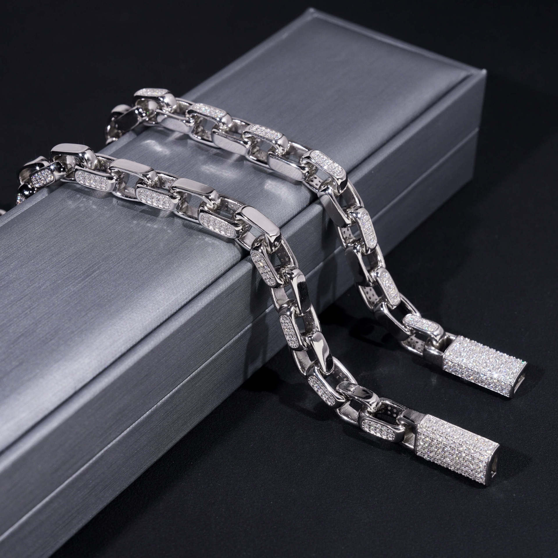 New hip-hop S925 silver moissanite bracelet 8mm 8-shaped Cuban chain second over test diamond pen