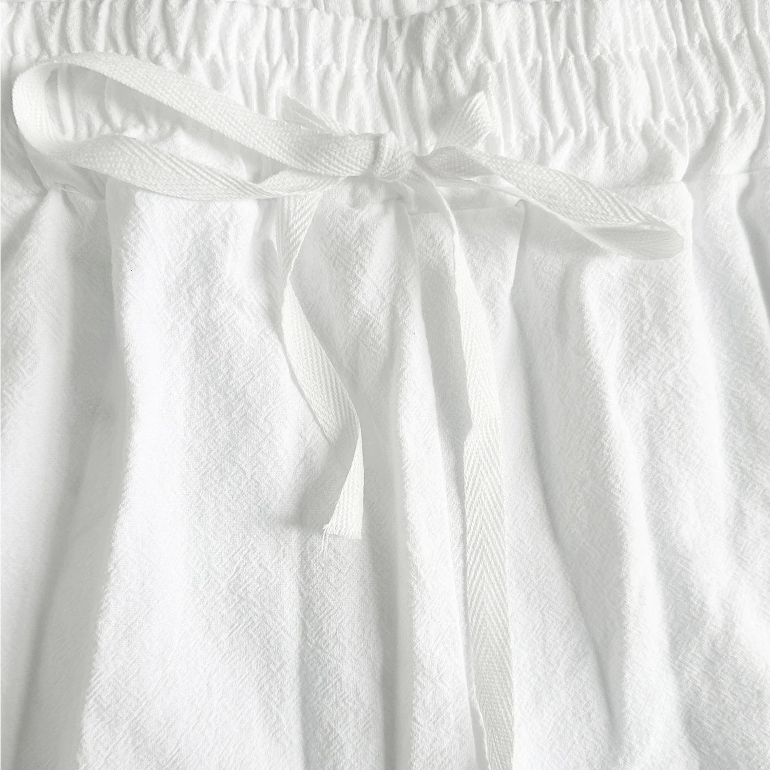 Cotton and linen shirt set for men with Hawaiian pleated pockets loose Cuban collar breathable and comfortable white mens outdoor leisure set 250318