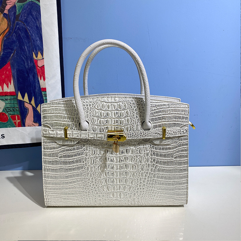 Bags2025 New Crocodile Pattern Fashionable and Versatile Cross Single Shoulder Handheld Big Women's Bag
