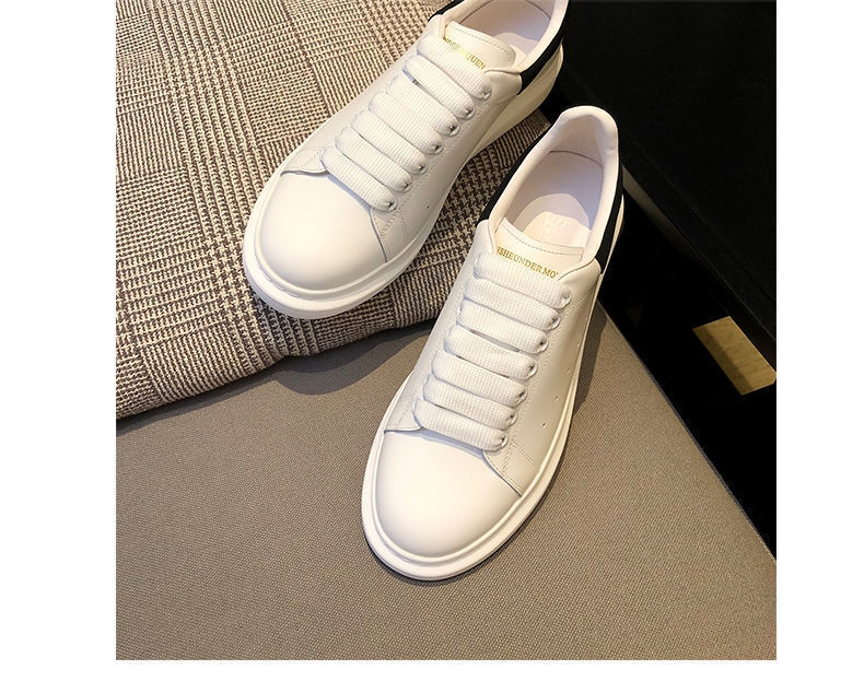 White shoes for men and women, made of PU leather same style high version all-match shoes New style in 2025 thick-soled height-increasing sneakers laz
