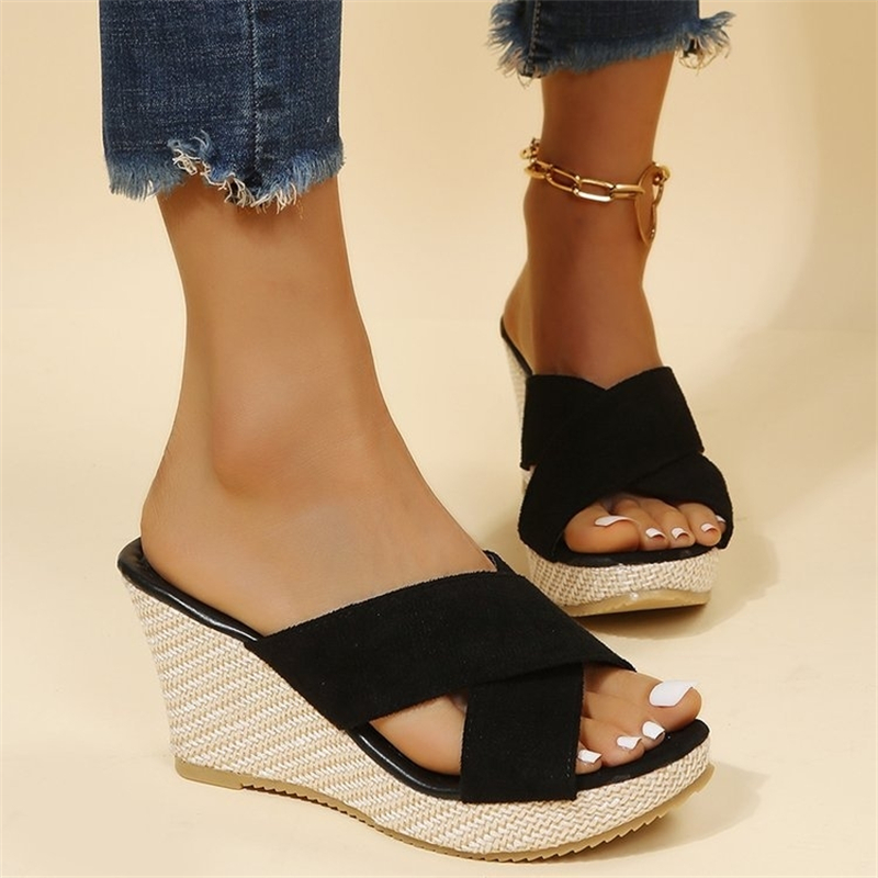 free shipping 2025 new Slippers designer Thick base height increase Slope and hemp rope Peep Toe sandals for women black