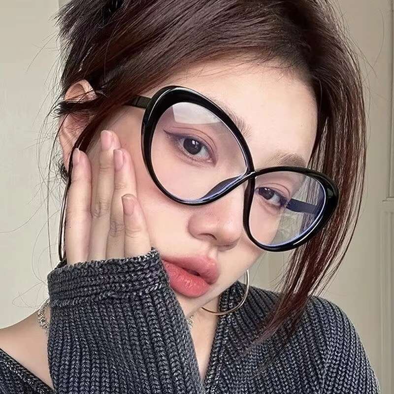 Stylish Blue Light Defender Sunglasses with Clear and Distortion-Free Lenses