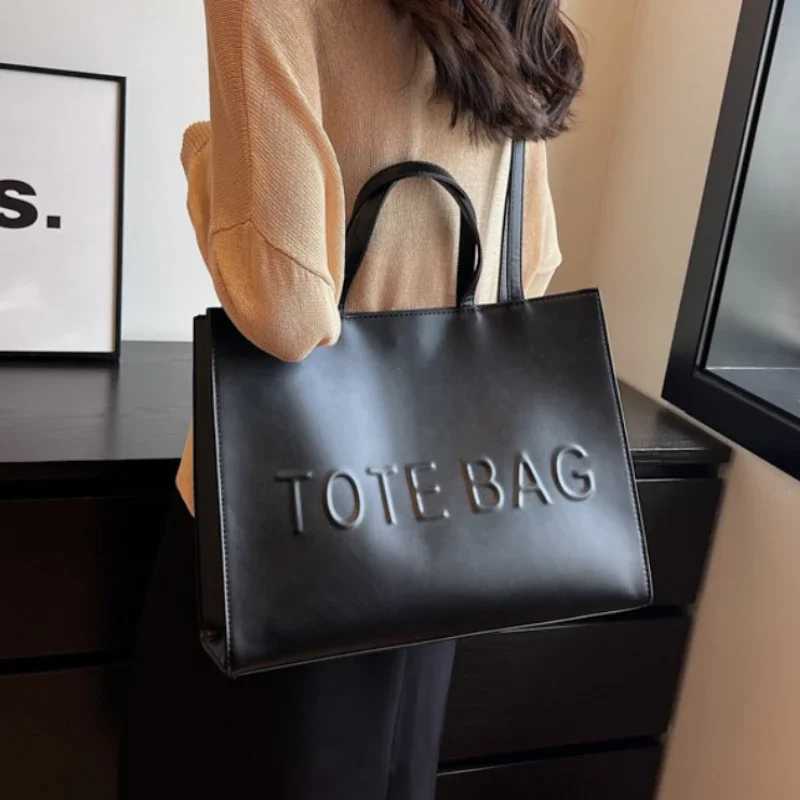Top Quality Brand High Quality New Style Free Delivery Designer Bag Large Capacity Fashionable With Letter Print Fashion Solid Color Simple Crossbody 