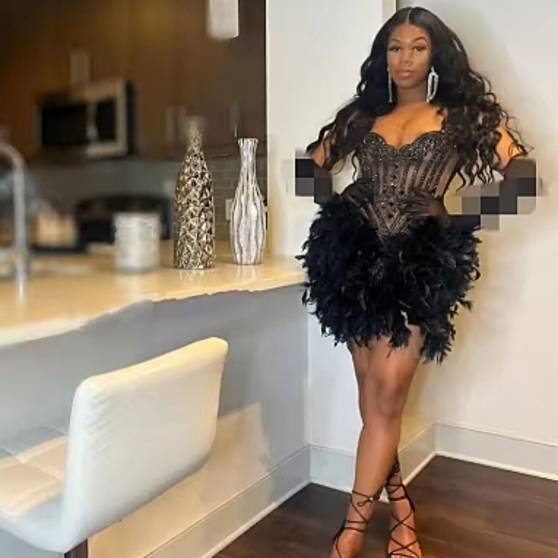 Short Mini Glitter Gold Diamonds Feather Prom Dresses 2025 Black Girls Beaded Crystal Rhinestones Birthday Party Cocktail Dress Special Occasion Gown