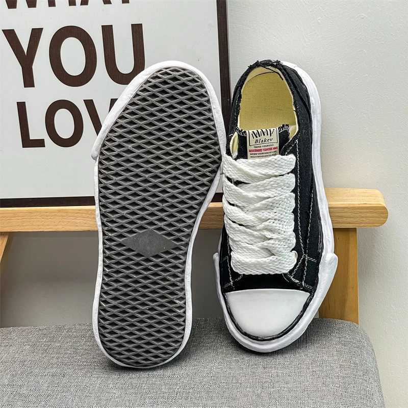 Fi distributes classic thick soled Japanese canvas sneakers for men Y250321