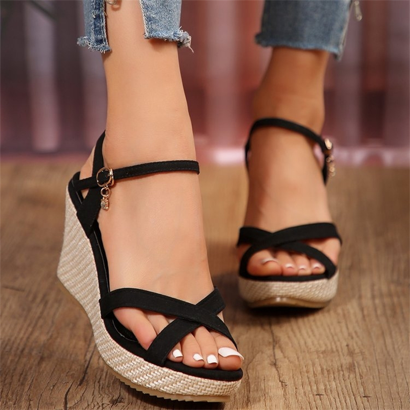 free shipping 2025 new designer slippers Comfortable hemp rope Thick base height increase sandal for women wear outdoor