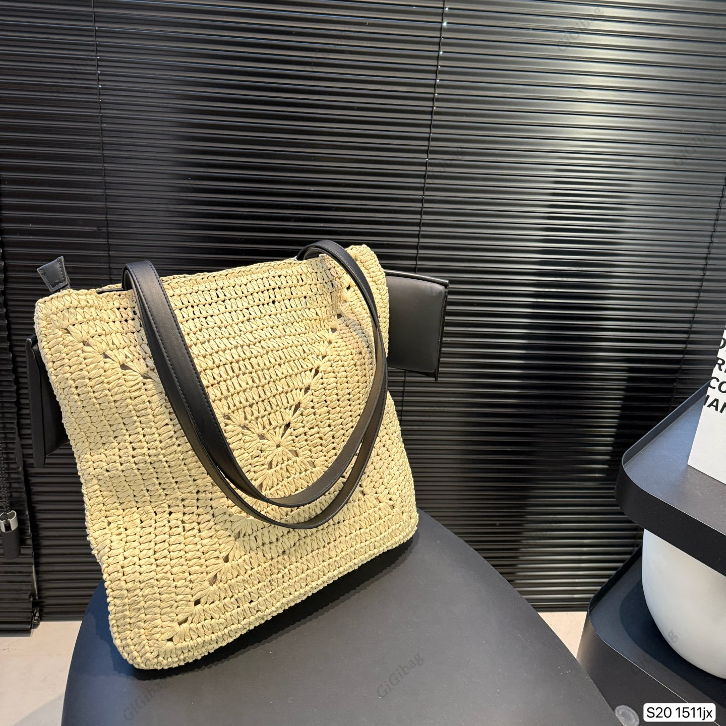 Designer bag beach bag Womens handbag Spring and summer new woven bag portable Tote bag Large capacity photo new favorite holiday shopping bag straw bag Shoulder bag