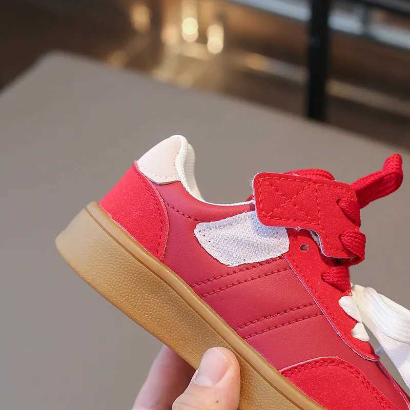 Childrens sports shoes girls shoes suede splicing childrens hook and loop lace casual shoes spring 2025 girls and boys coach 26-36T250322