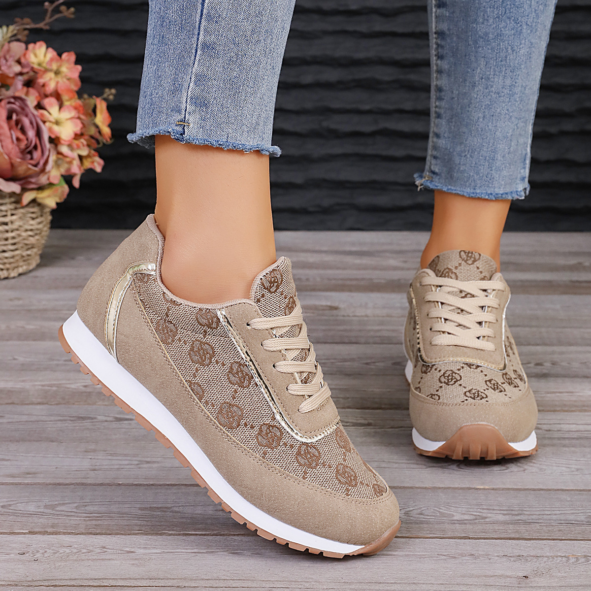 Mountaineering shoes women's new large size flower lace match color breathable women's casual sports single shoes 2025s hot