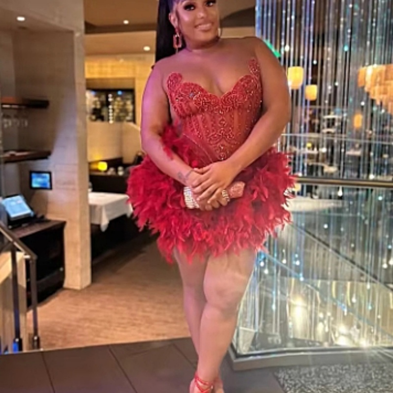 Short Mini Glitter Gold Diamonds Feather Prom Dresses 2025 Black Girls Beaded Crystal Rhinestones Birthday Party Cocktail Dress Special Occasion Gown