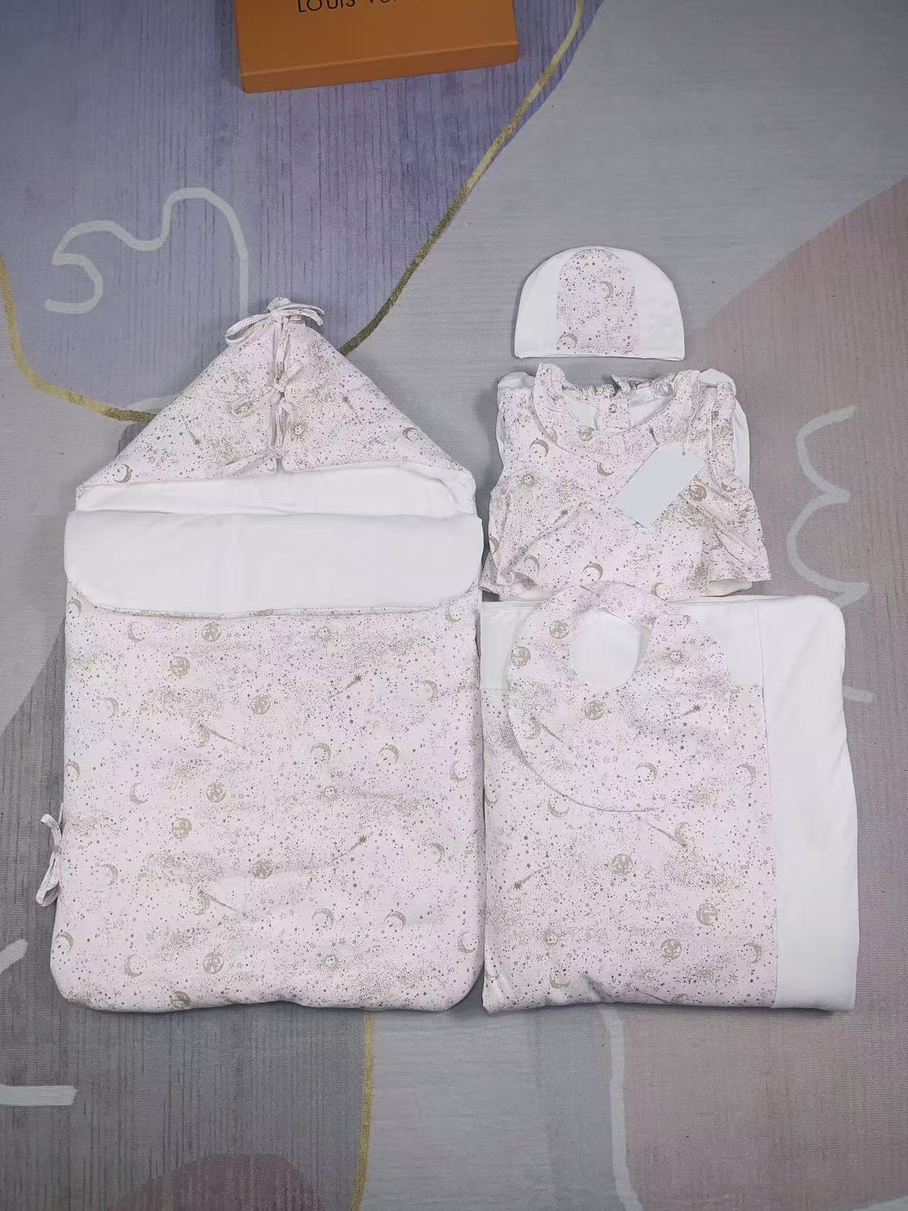 Baby Clothes Bodysuit for Newborn Infant Jumpsuit Letter Print Romper baby romper +bibs+hat+Sleeping Bags +blanket
