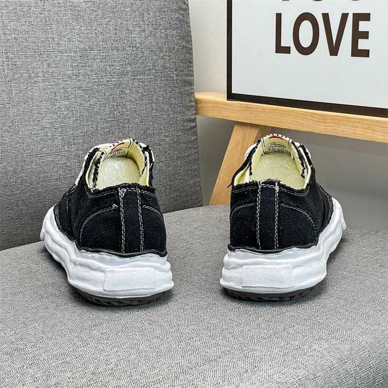 Fi distributes classic thick soled Japanese canvas sneakers for men Y250321