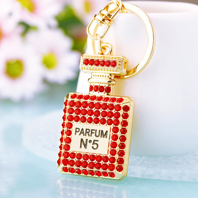 Chic Women's Keychain Featuring Diamond-Covered Perfume Bottle Design Stylish Metal Bag Accent
