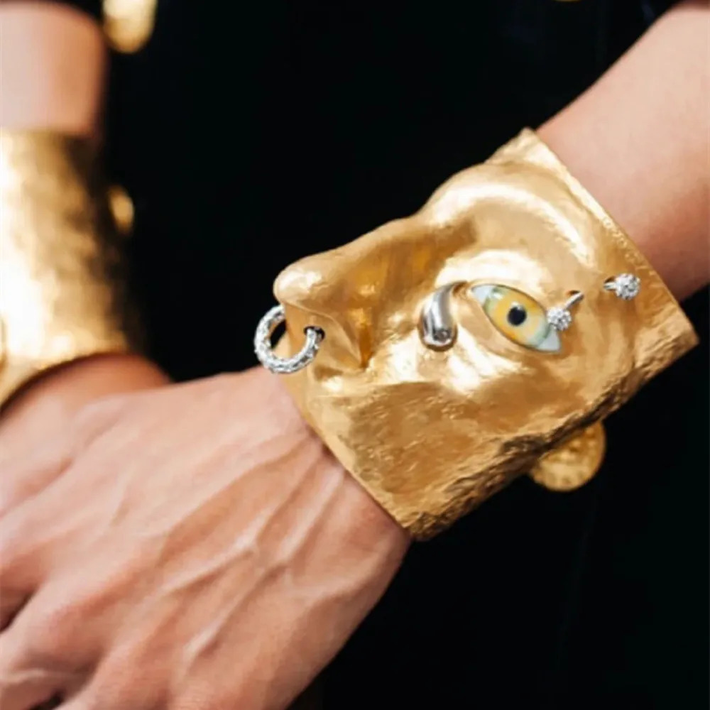 Exaggerated Vintage Alloy Plated Eyes Cuff Bracelet For Women Fashion Jewelry Gorgeous Hand Open Bracelet Accessory 250318
