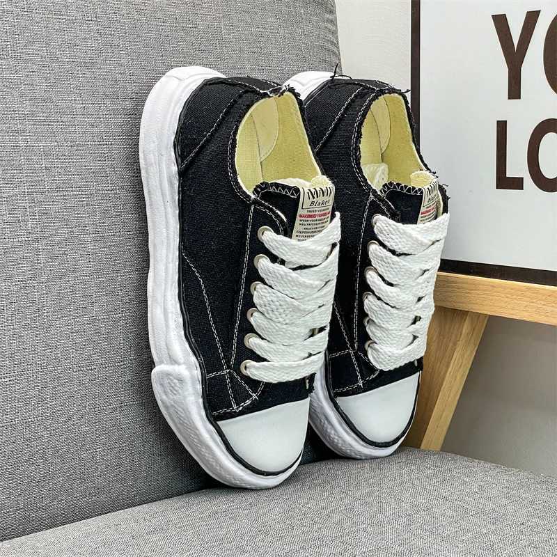 Fi distributes classic thick soled Japanese canvas sneakers for men Y250321