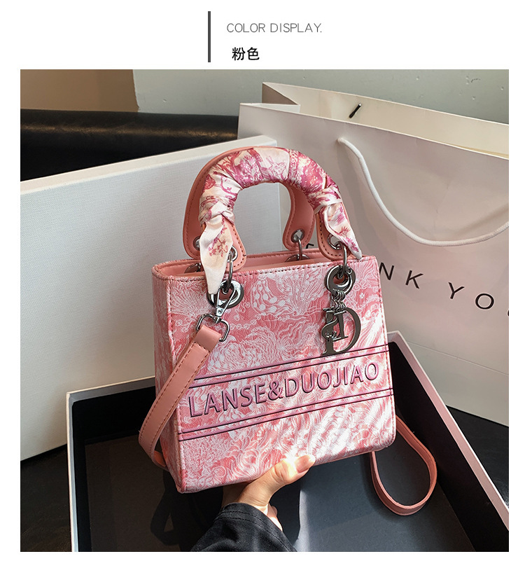 2025S Fashion Designer High Beauty Handheld For Women New Popular Crowd Design Daifei Embroidered One Shoulder Crossbody Bag