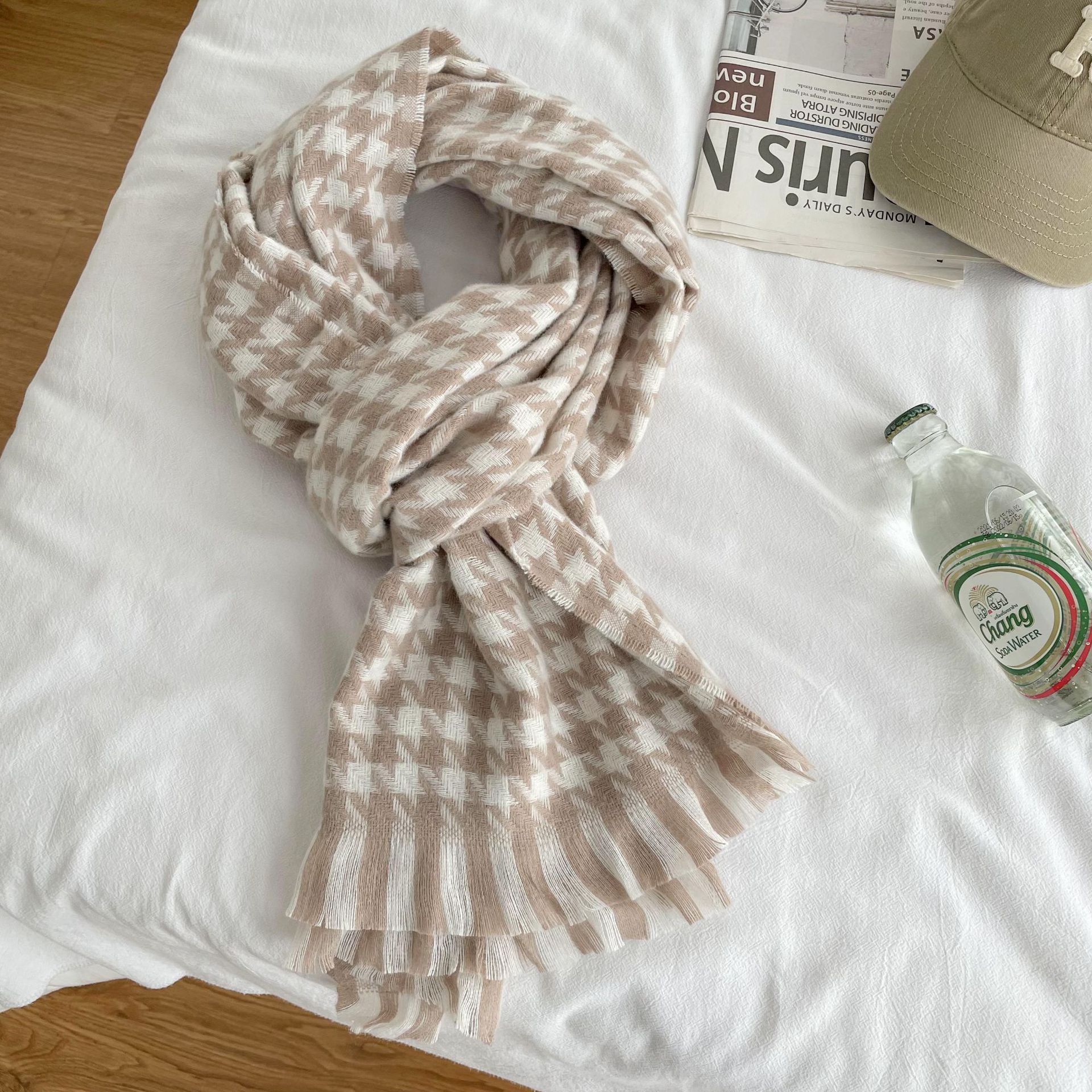 K208 Simple new classic black and white houndstooth imitation cashmere scarf women's thick warm air conditioning neck shawl neck