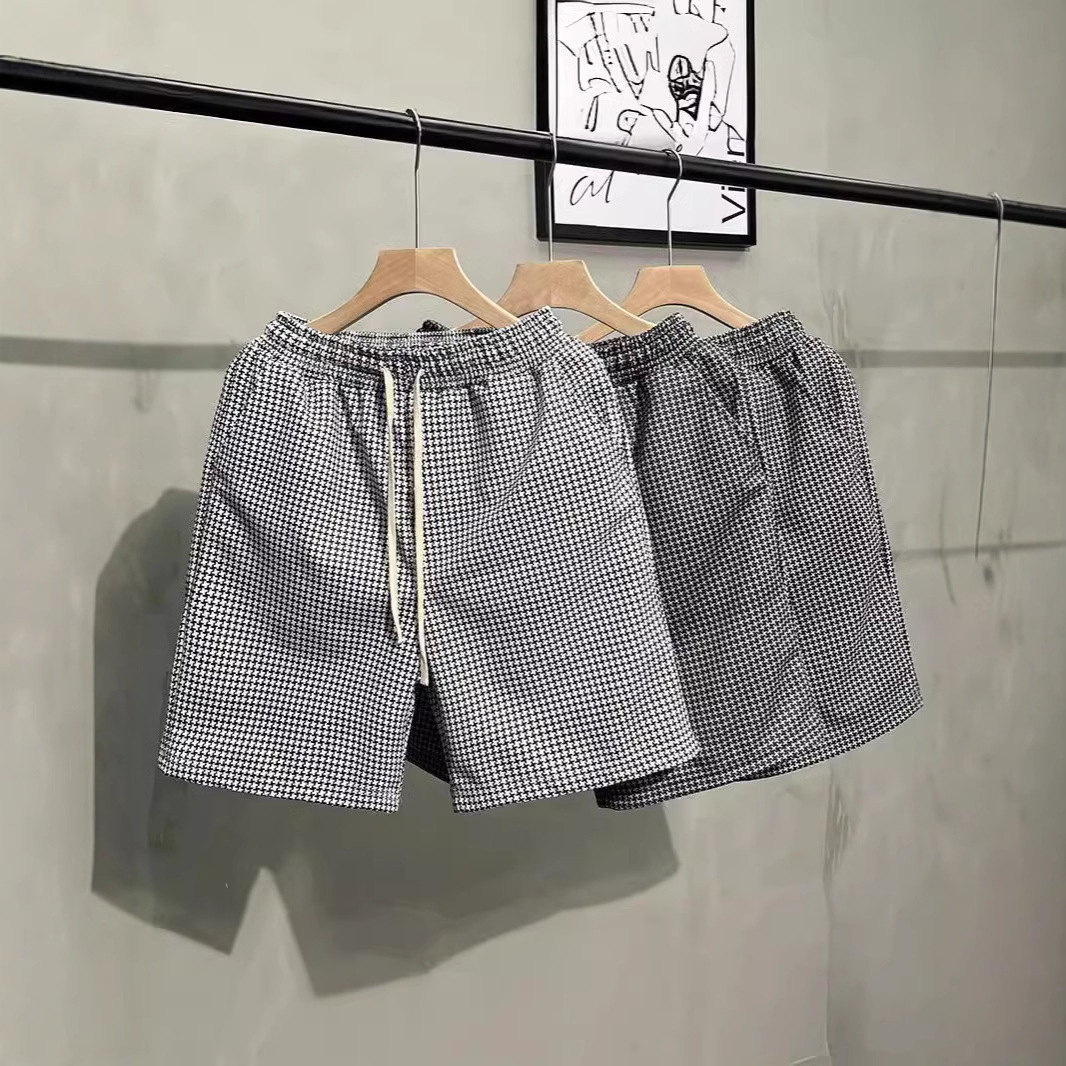 2025S Fashion Designer Summer New Trendy High End Light Luxury Casual Pi Shuai Contrast Color Sports Pants Versatile Men S Beach Split Shorts