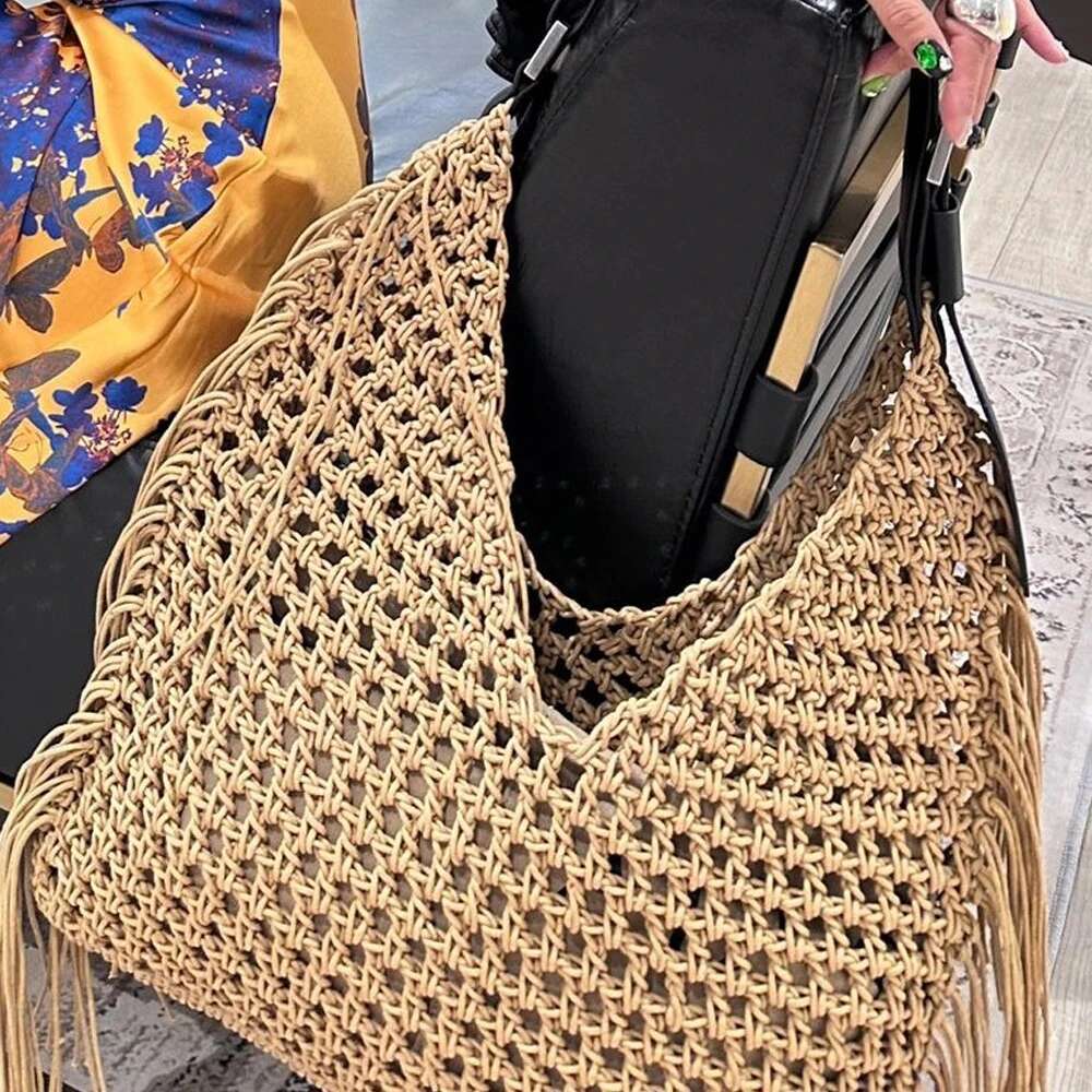 Hollow Out Hobos Bags For Women Designer Handbag Purse 2023 New To Weave Large Capacity Tassel Shoulder Straw Beach Bag