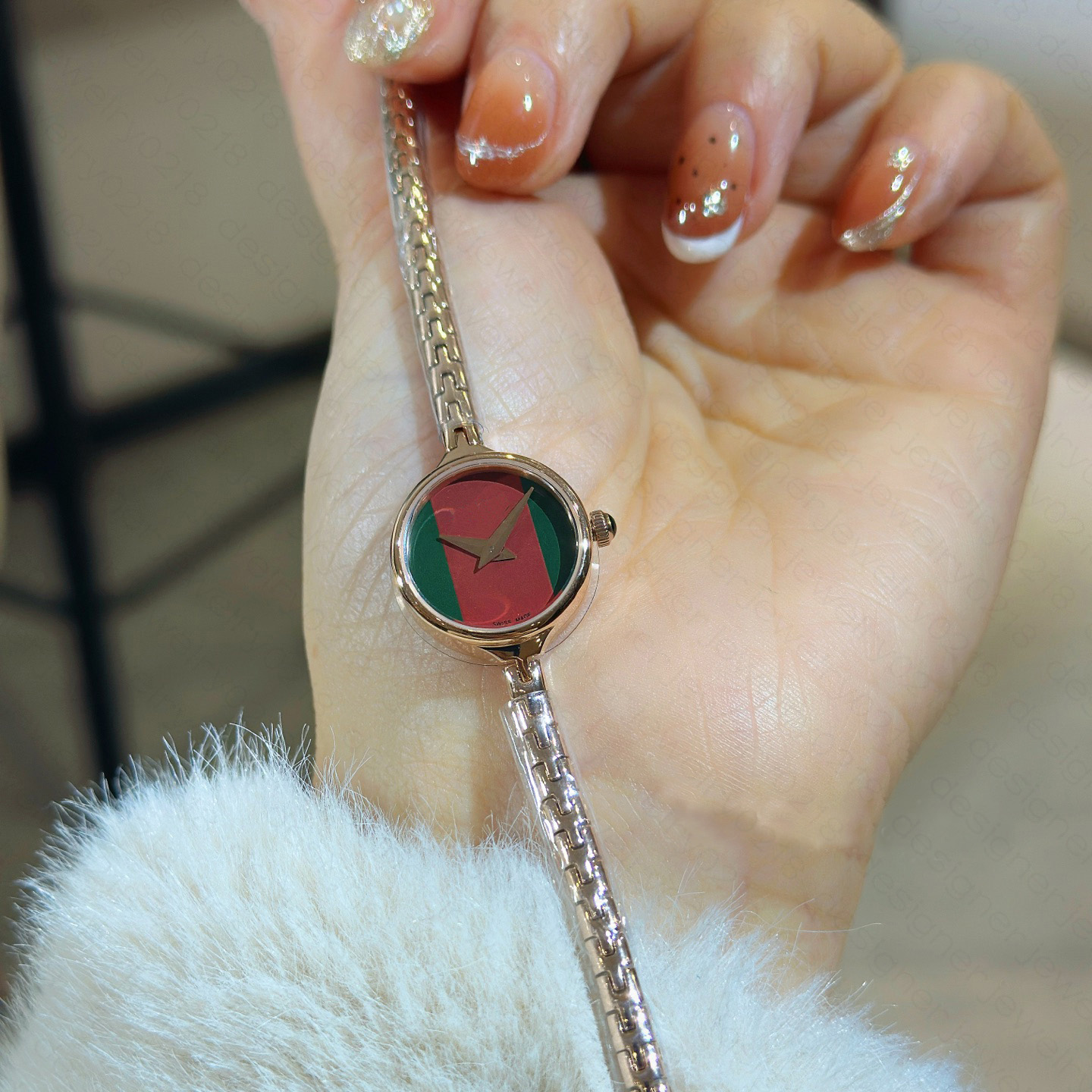 Designer watches with rose gold metal chain design round design watches for girls as a gift