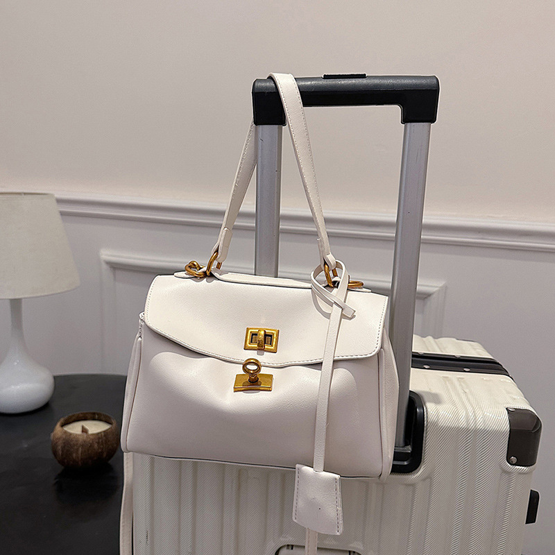 2025S Fashion Designer Women S New Large Capacity Premium Buckle Spring Shoulder Commuting Crossbody Tote Bag