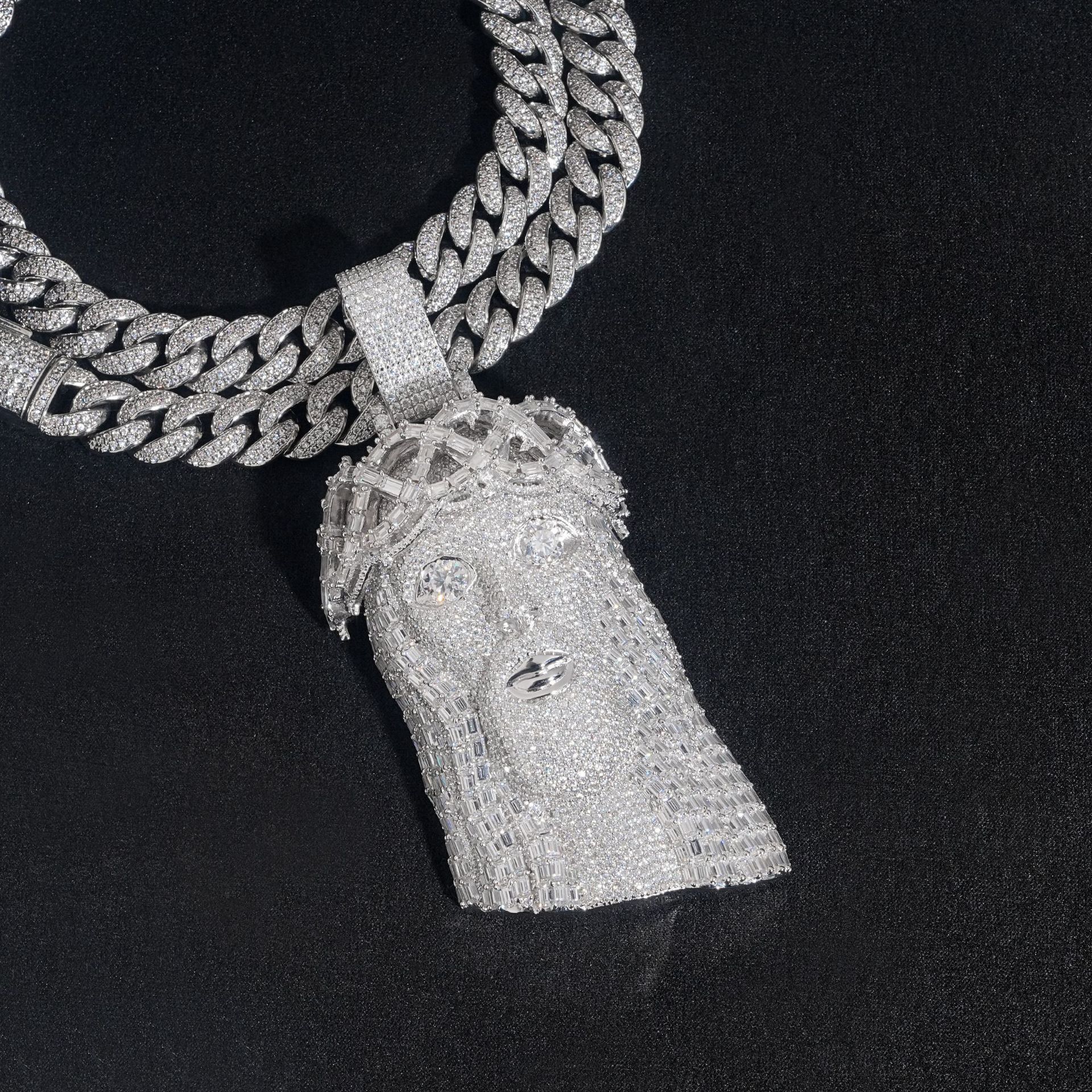 New Mens and Womens Jesus Head Hip Hop Pendant S925 Silver Mozambique Pendant Can Wear 10mm Cuban Chain