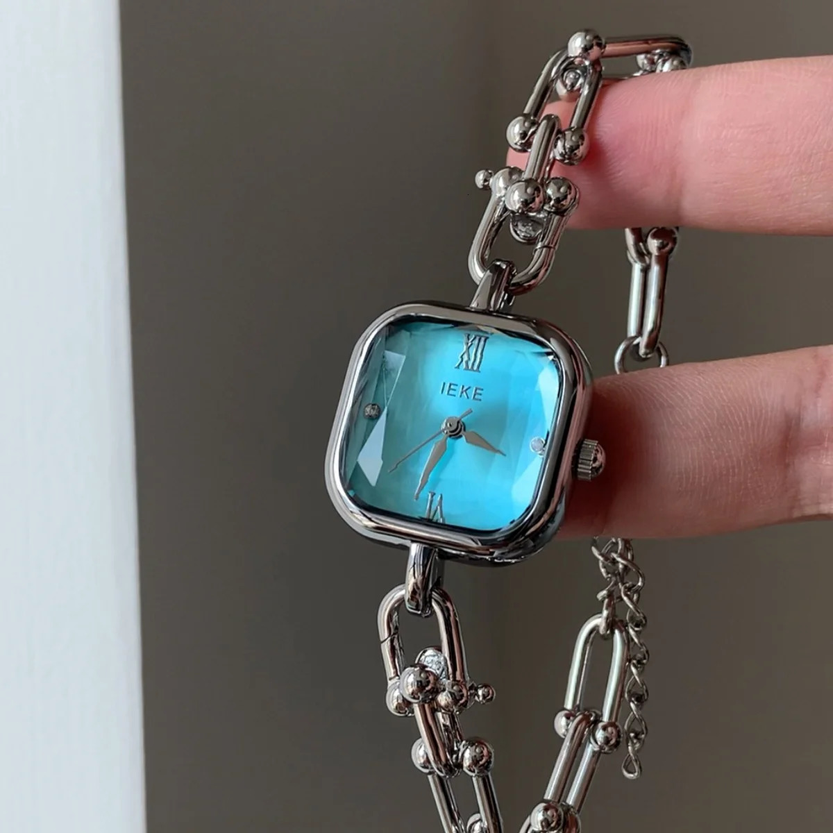 Bracelet style transparent square rock candy feels fashionable and luxurious womens watch 250319