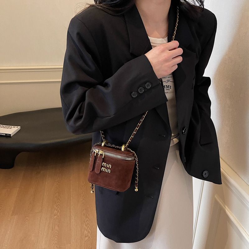 2025 Light New Style Niche Mini Women Retro New Style Frosted Chain Messenger Designer Spring And Summer Casual Mouth Red Envelope Shoulder Bag