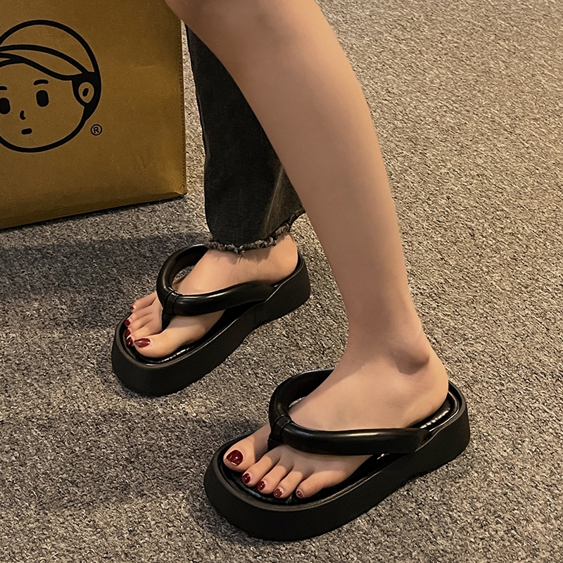 Flip flops sandal Designer Slippers free Shipping thick soled sandals External penetration Women flip flops casual beach shoes 2025