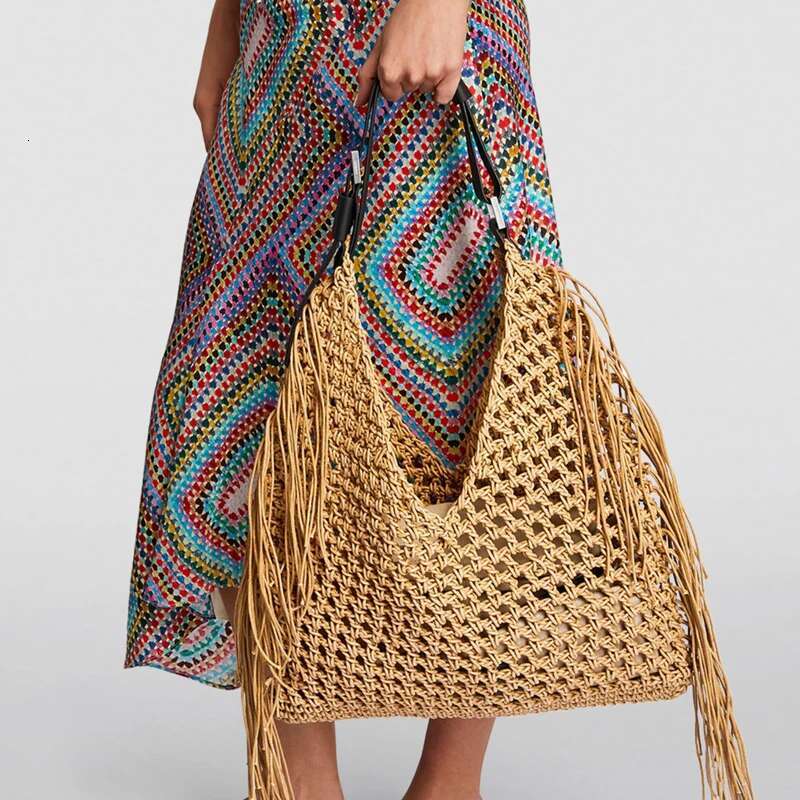 Hollow Out Hobos Bags For Women Designer Handbag Purse 2023 New To Weave Large Capacity Tassel Shoulder Straw Beach Bag