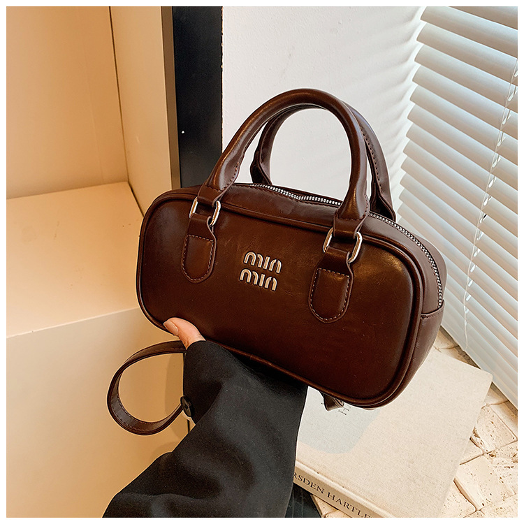 2025 vintage women's bag simple and popular western style and versatile single-shoulder crossbody bag niche vintage handheld bowling bag