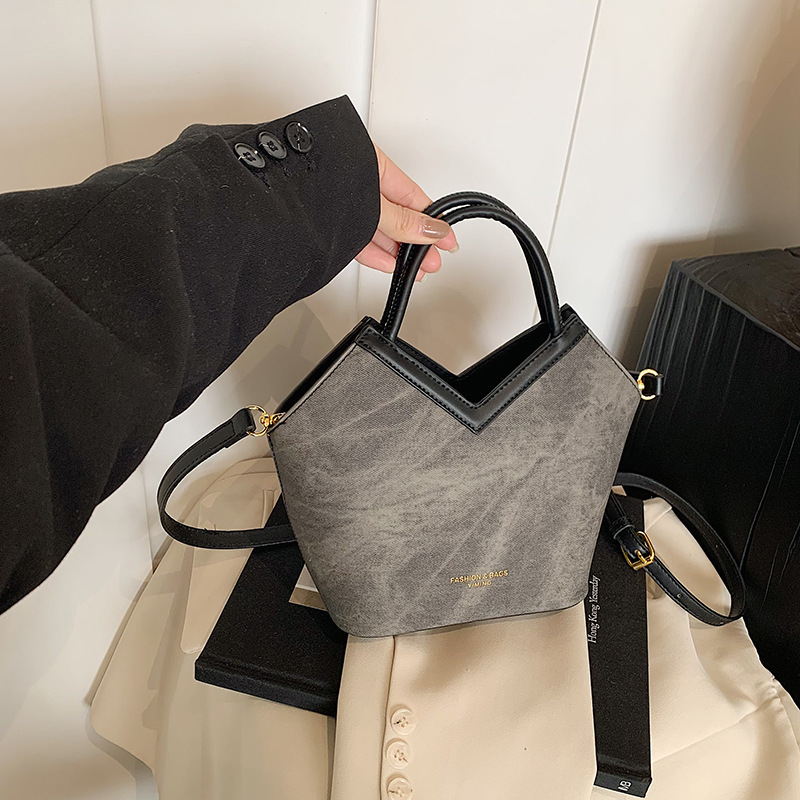 2025S Fashion Designer Super Popular Niche Denim Cloth Women S New Casual Versatile Crossbody Bag Fashionable Handheld Outdoor Small Handbag